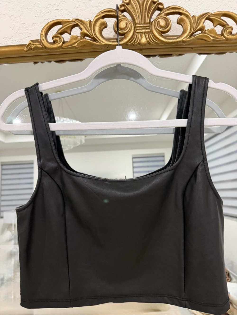 Olive & Oak Women’s Black Faux Leather Crop Top - Size Medium - GUC